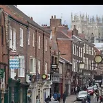 Pear Apartment York City Centre - Self Check-In
